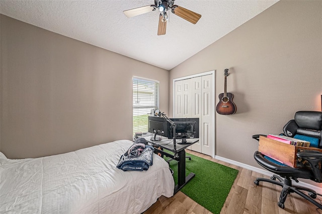 3509 Williston Loop, Land O Lakes, FL 34639 - bedroom with wood finished floors, lofted ceiling, a textured ceiling, a closet, and a ceiling fan
