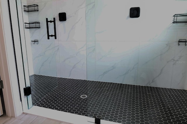 2522 W Castle Rd, Dunnellon, FL 34434 - full bath with a marble finish shower