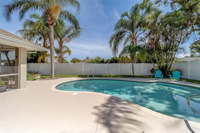 13425 San Rafael Dr, Largo, FL 33774 - view of swimming pool with a fenced backyard and a patio area