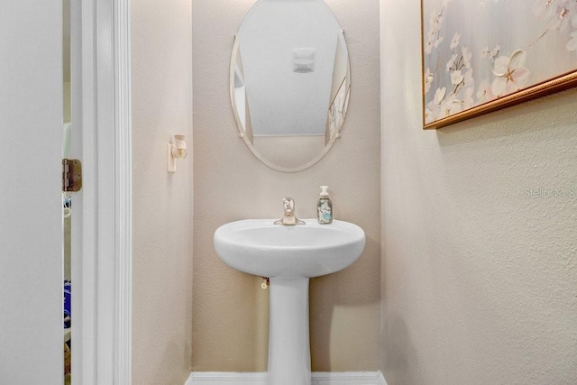 9826 Hound Chase Dr, Gibsonton, FL 33534 - view of bathroom