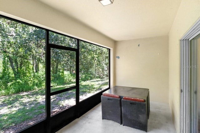 9826 Hound Chase Dr, Gibsonton, FL 33534 - view of unfurnished sunroom