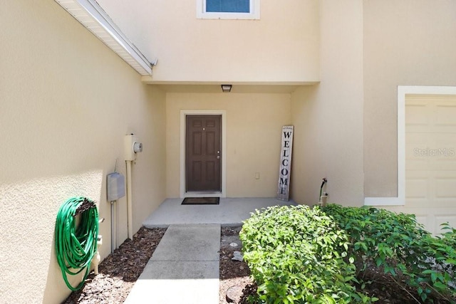 9826 Hound Chase Dr, Gibsonton, FL 33534 - entrance to property with stucco siding and a garage