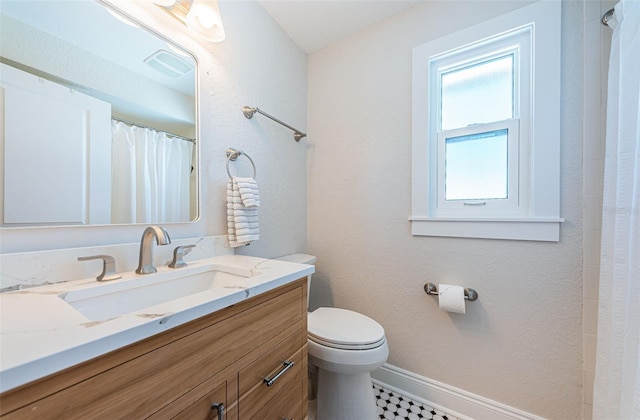 10866 Harborside Dr, Largo, FL 33773 - full bath featuring vanity and a shower with curtain