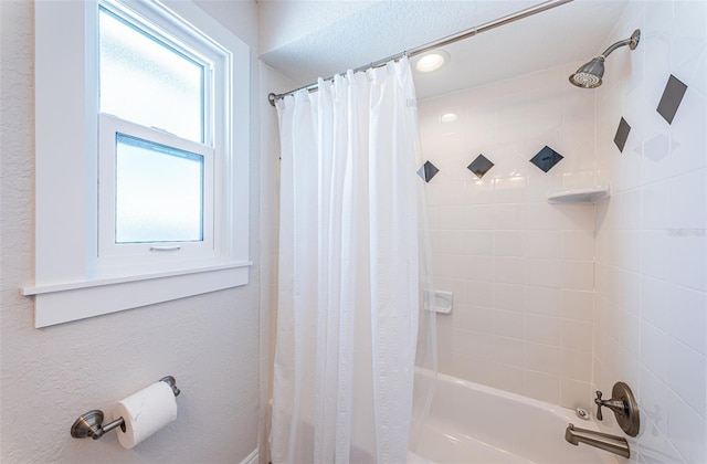 10866 Harborside Dr, Largo, FL 33773 - bathroom featuring shower / tub combo with curtain