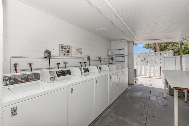 6015 Arlene Way, Bradenton, FL 34207 - laundry area featuring washing machine and dryer