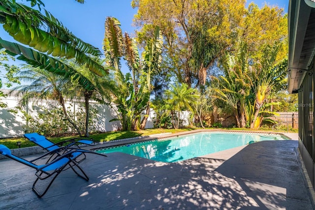 574 6th Ave SE, Largo, FL 33771 - view of swimming pool featuring a patio and a fenced backyard