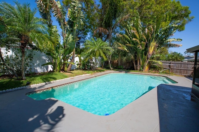 574 6th Ave SE, Largo, FL 33771 - view of swimming pool with a fenced backyard and a patio