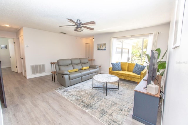 574 6th Ave SE, Largo, FL 33771 - living area featuring wood finished floors and ceiling fan