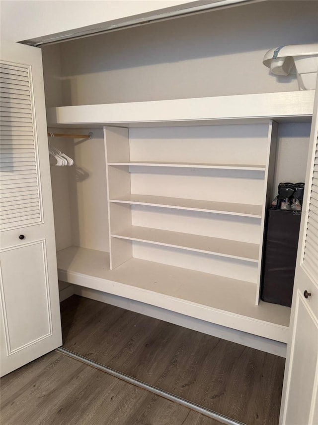 574 6th Ave SE, Largo, FL 33771 - view of closet