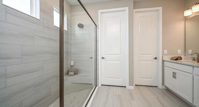 2128 Babbling Brook Blvd, Auburndale, FL 33823 - full bath with a tile shower, vanity, and wood finished floors