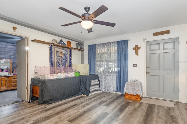 4530 David Dr, Bartow, FL 33830 - foyer entrance with ceiling fan and wood finished floors