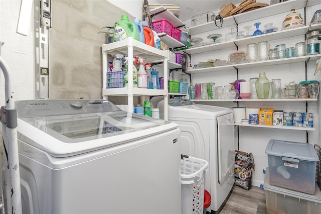 4530 David Dr, Bartow, FL 33830 - laundry area with independent washer and dryer and wood finished floors
