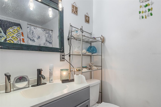 4530 David Dr, Bartow, FL 33830 - full bath featuring toilet and vanity