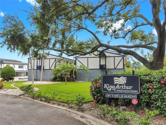 1146 King Arthur Ct Unit 114, Dunedin, FL 34698 - surrounding community with a lawn