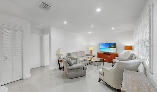 1146 King Arthur Ct Unit 114, Dunedin, FL 34698 - living area featuring recessed lighting