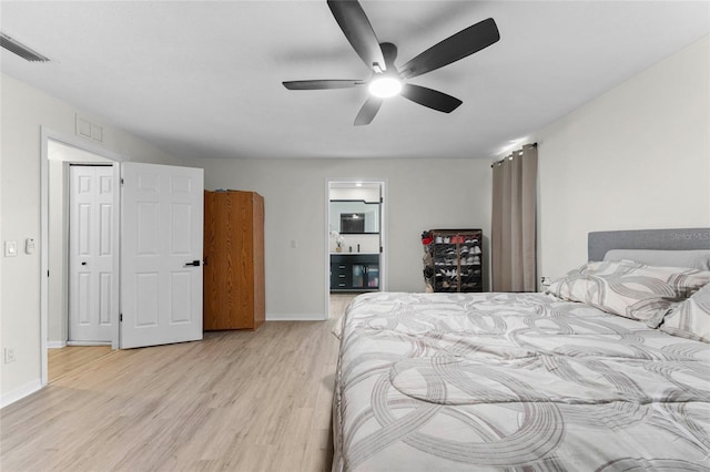 bedroom featuring light wood-style flooring and a ceiling fan