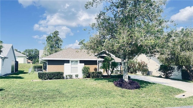 4175 N Stewart Way, Beverly Hills, FL 34465 - view of front of house with a front yard, driveway, and stucco siding