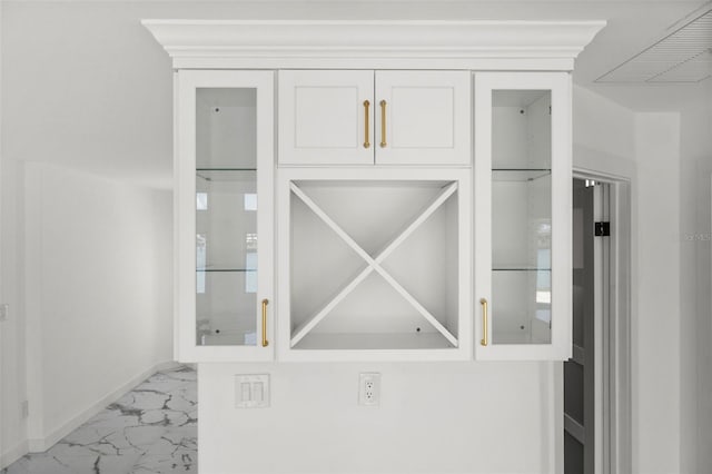 600 115th Ave, Treasure Island, FL 33706 - detailed view of baseboards