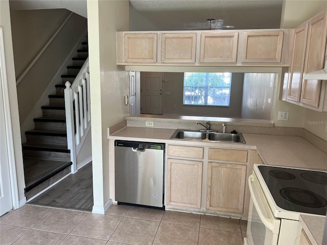 1308 Costa Mesa Dr, Wesley Chapel, FL 33543 - photo 7