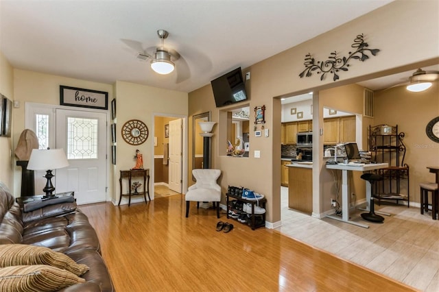 909 Woodbridge Ct, Safety Harbor, FL 34695 - photo 2