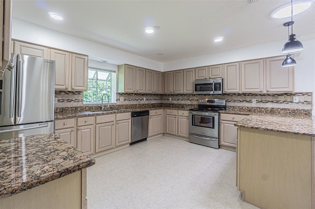 11027 Dormie Dr, San Antonio, FL 33576 - photo 4
