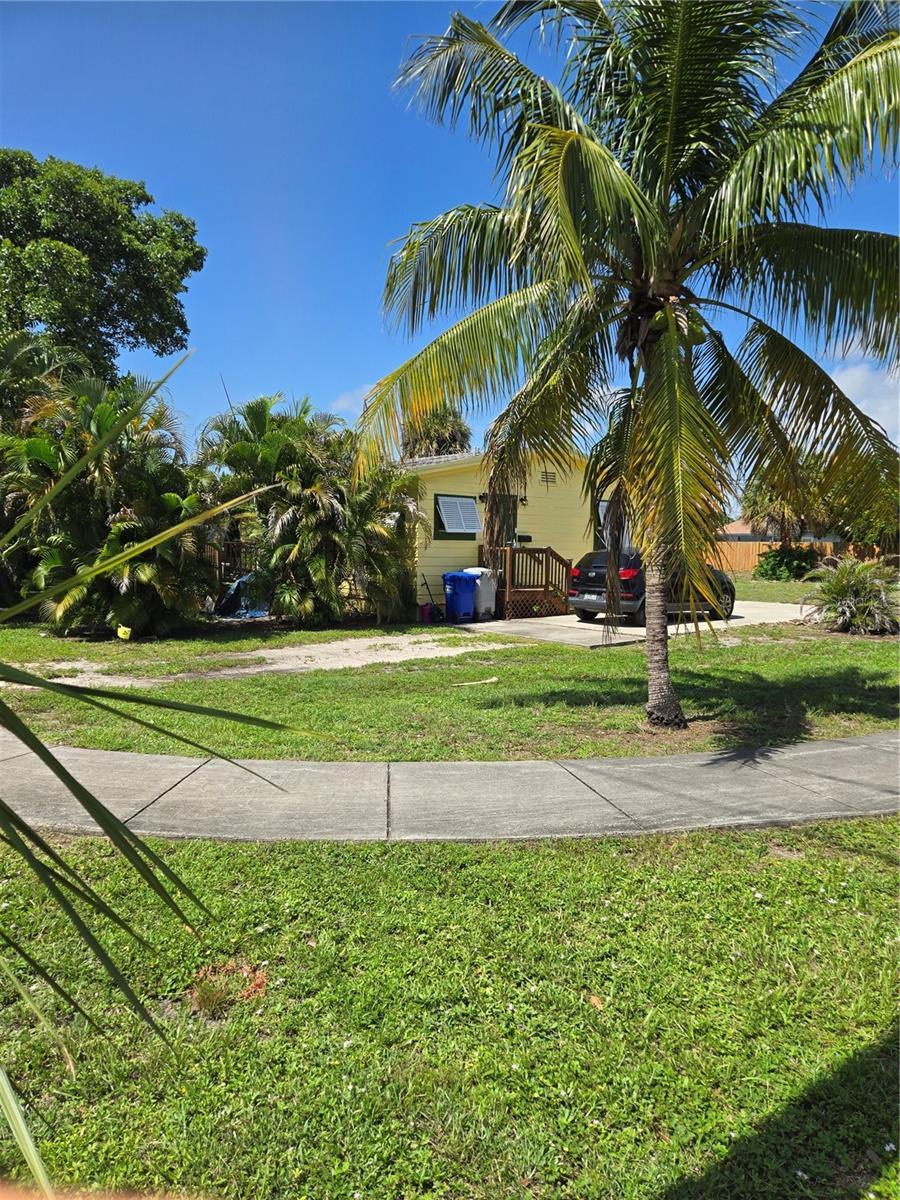 239 NE 18th Ave, Pompano Beach, FL 33060 - photo 1