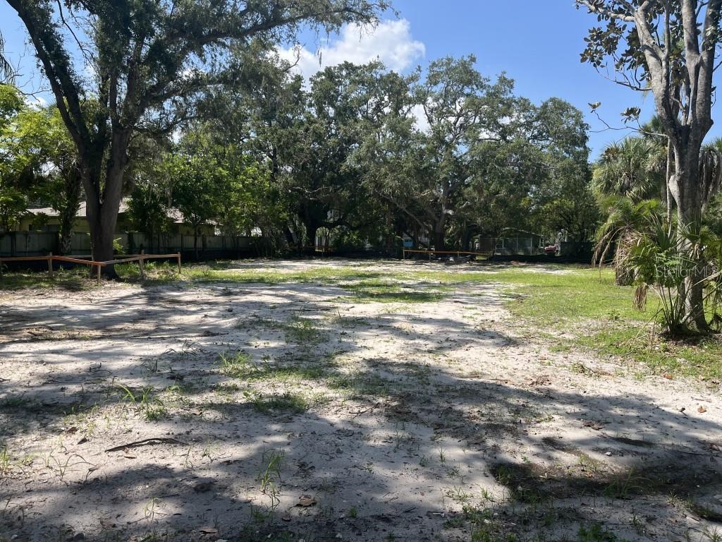825 S Lime Ave, Sarasota, FL 34237 - photo 1