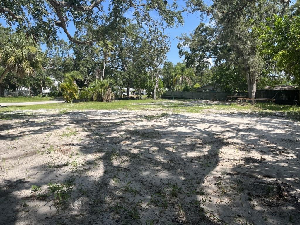 825 S Lime Ave, Sarasota, FL 34237 - photo 3