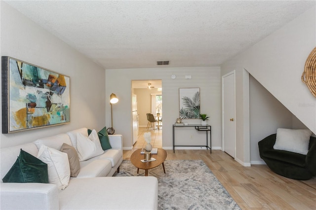 2052 Kings Hwy Unit 8, Clearwater, FL 33755 - photo 2