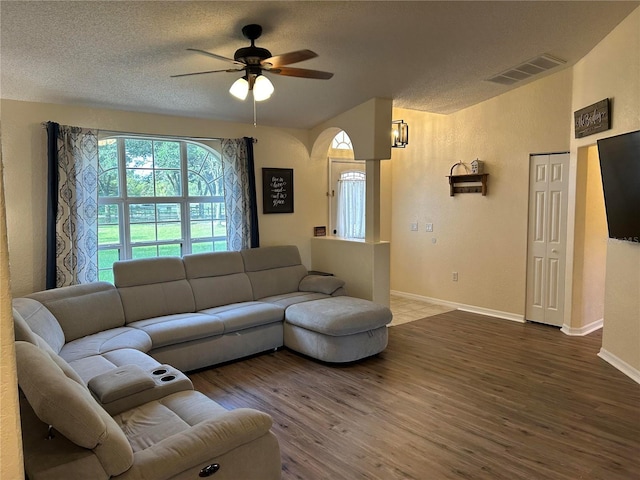 37729 Phelps Rd, Zephyrhills, FL 33541 - photo 3