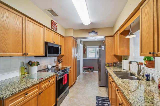 281 Maple Ave, Palm Harbor, FL 34684 - photo 23