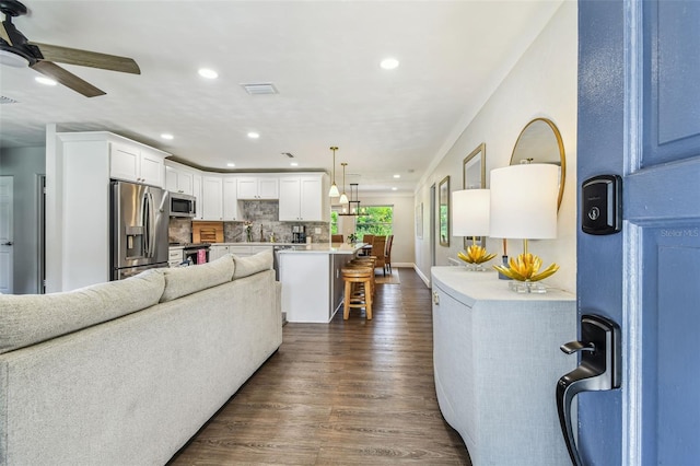 2700 52nd Way N, Saint Petersburg, FL 33710 - photo 3