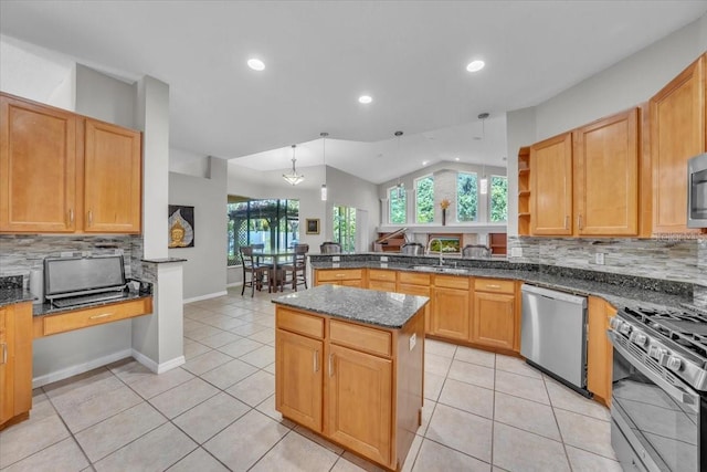 5803 Tanagerside Rd, Lithia, FL 33547 - photo 8
