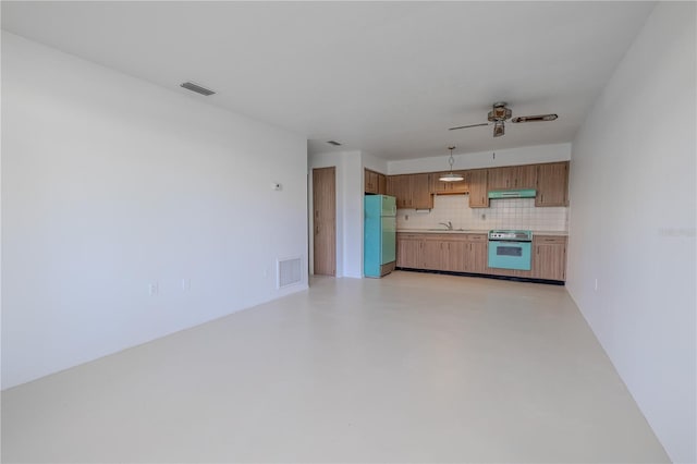 4375 Tahitian Gardens Cir Unit F, Holiday, FL 34691 - photo 4