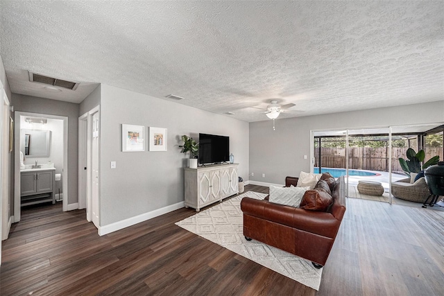 17629 Whistling Ln, Lutz, FL 33549 - photo 7