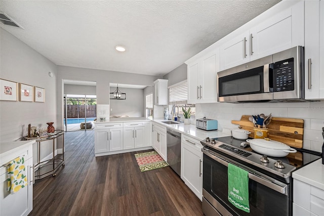 17629 Whistling Ln, Lutz, FL 33549 - photo 4