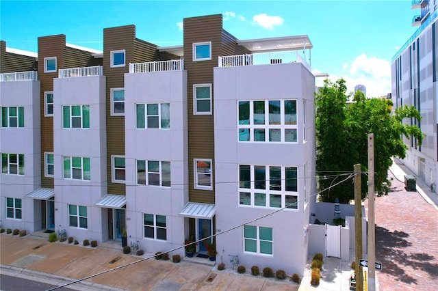 335 8th St N, Saint Petersburg, FL 33701 - photo 1