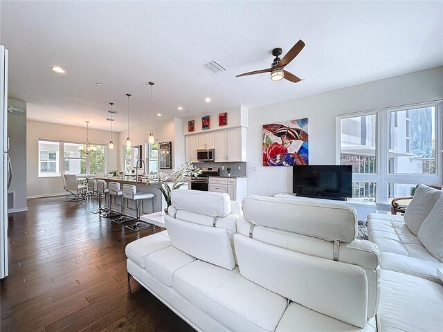335 8th St N, Saint Petersburg, FL 33701 - photo 12
