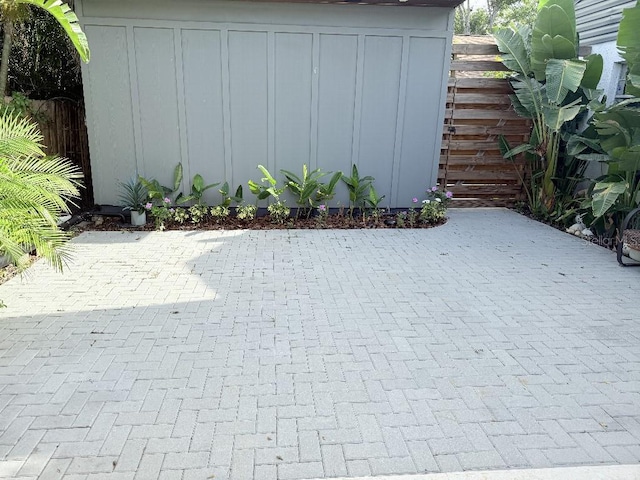 8020 N Gomez Ave, Tampa, FL 33614 - photo 29