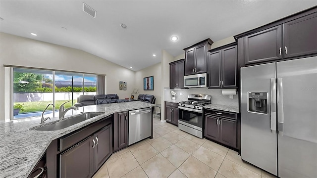 17523 Buckingham Garden Dr, Lithia, FL 33547 - photo 15