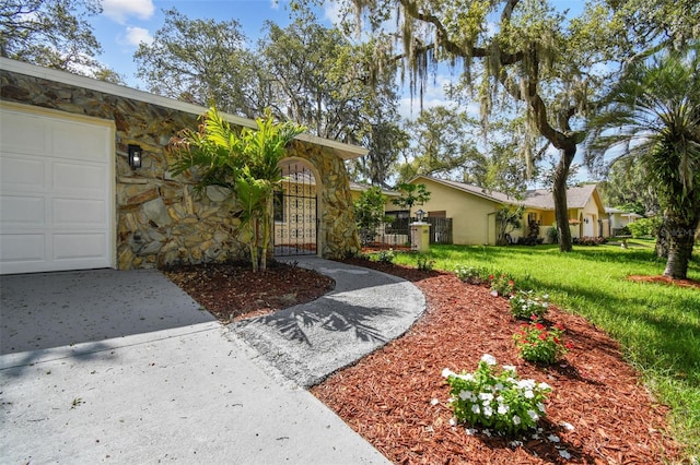 8910 Elm Leaf Ct, Port Richey, FL 34668 - photo 2
