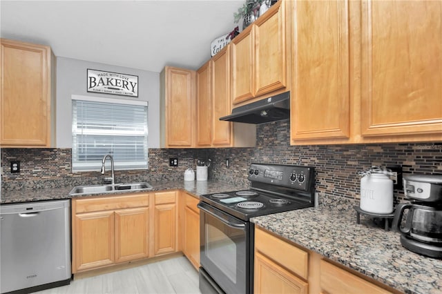 2239 Roanoke Springs Dr, Ruskin, FL 33570 - photo 18