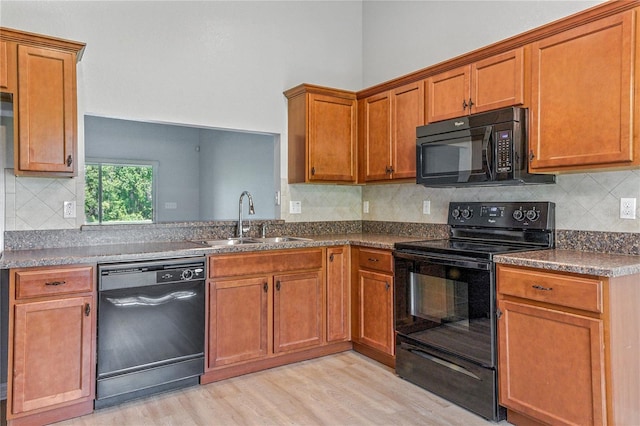 6133 Evansbrook Dr, Zephyrhills, FL 33541 - photo 7