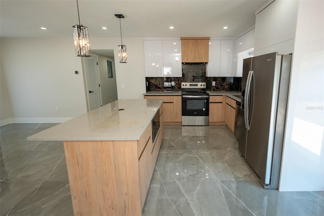 8217 Tanglewood Ln, Tampa, FL 33615 - photo 12