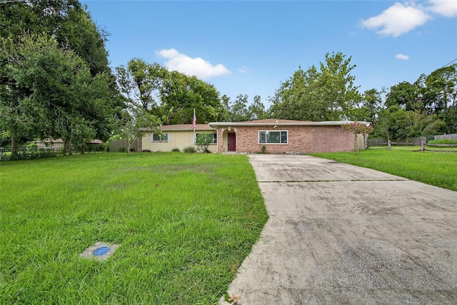 12325 Green Oak Ln, Dade City, FL 33525 - photo 1