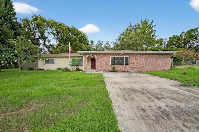 12325 Green Oak Ln, Dade City, FL 33525 - photo 4