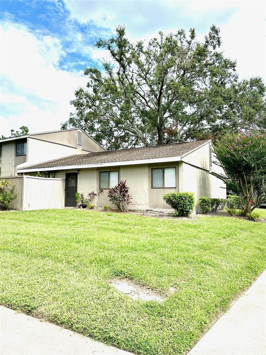 8002 Hibiscus Dr Unit 8002, Temple Terrace, FL 33637 - photo 2