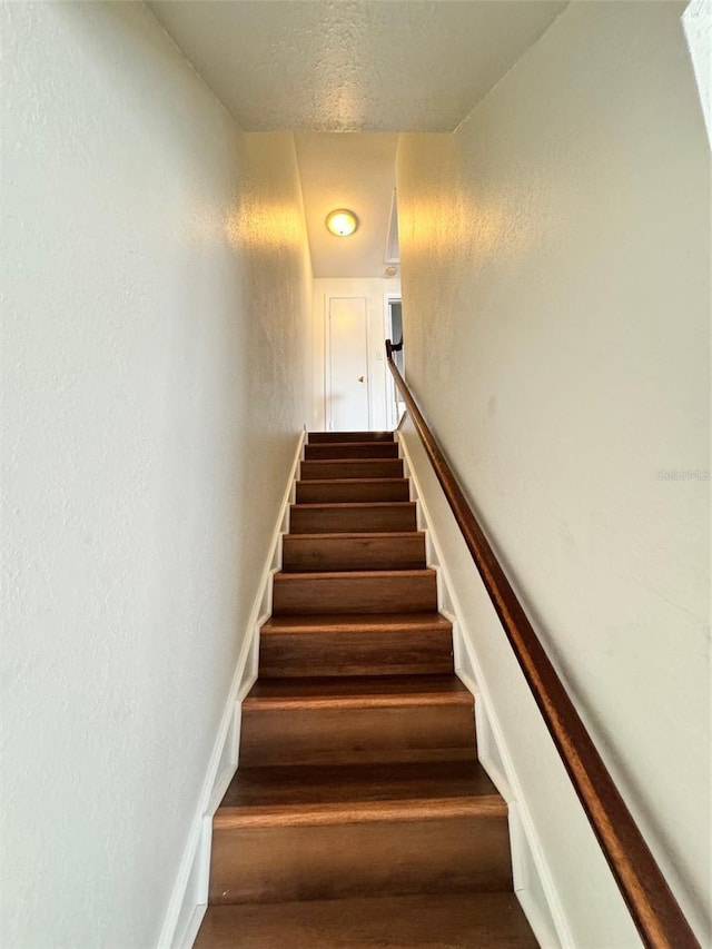 13548 Embassy Park Ct Unit 26, Dade City, FL 33525 - photo 3