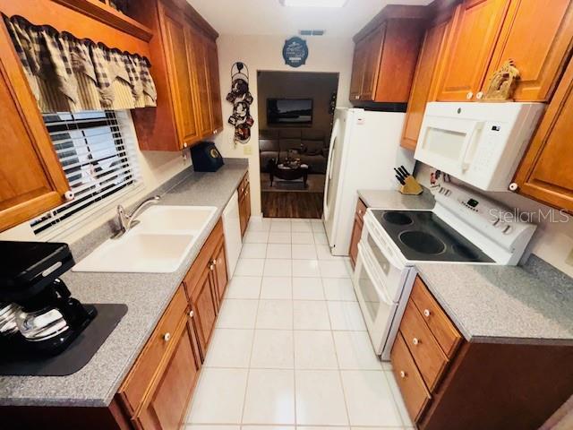 38648 Ferm Cir, Zephyrhills, FL 33540 - photo 15