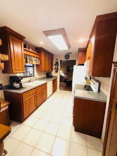38648 Ferm Cir, Zephyrhills, FL 33540 - photo 16